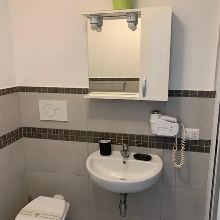 バチカン ルームズ ホリデイ 4*