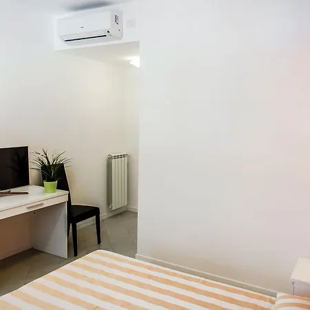 ゲストハウス バチカン ルームズ ホリデイ