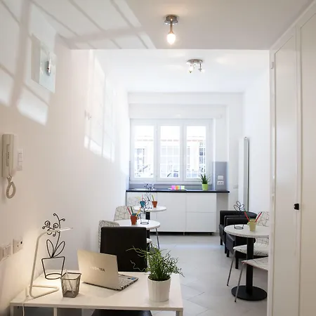 バチカン ルームズ ホリデイ ゲストハウス 4*