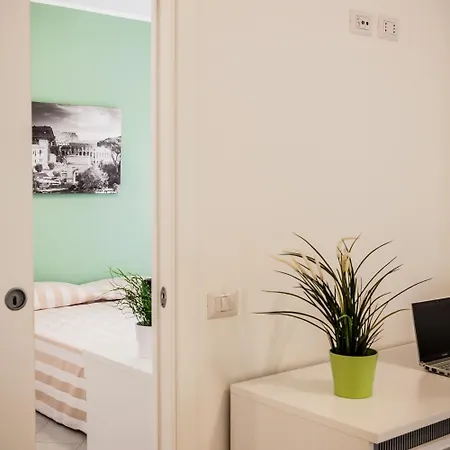 ゲストハウス バチカン ルームズ ホリデイ 4*