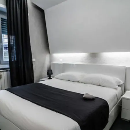 ゲストハウス バチカン ルームズ ホリデイ 4*