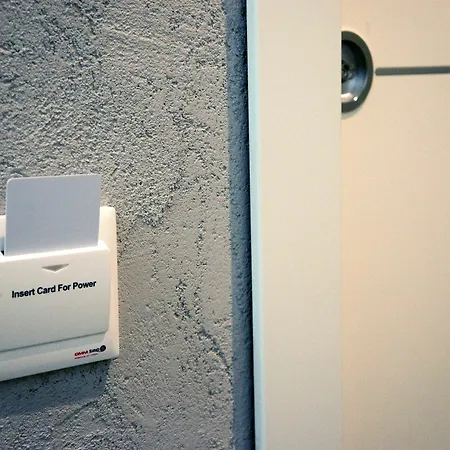 バチカン ルームズ ホリデイ ゲストハウス