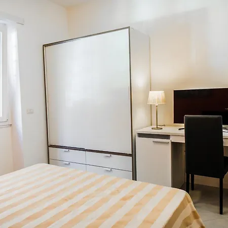 バチカン ルームズ ホリデイ ゲストハウス ローマ